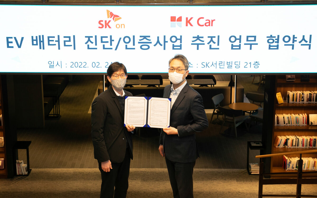 Jeong Woo-seong, head of e-mobility business office of SK On (left) and Jeon Ho-il, head of marketing division of K Car