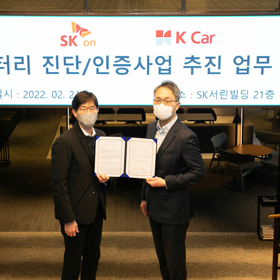 Jeong Woo-seong, head of e-mobility business office of SK On (left) and Jeon Ho-il, head of marketing division of K Car
