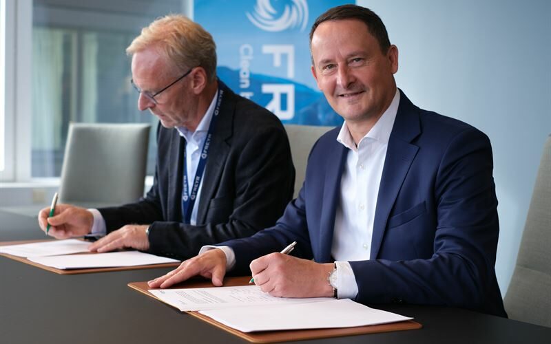 2 men signing agreement