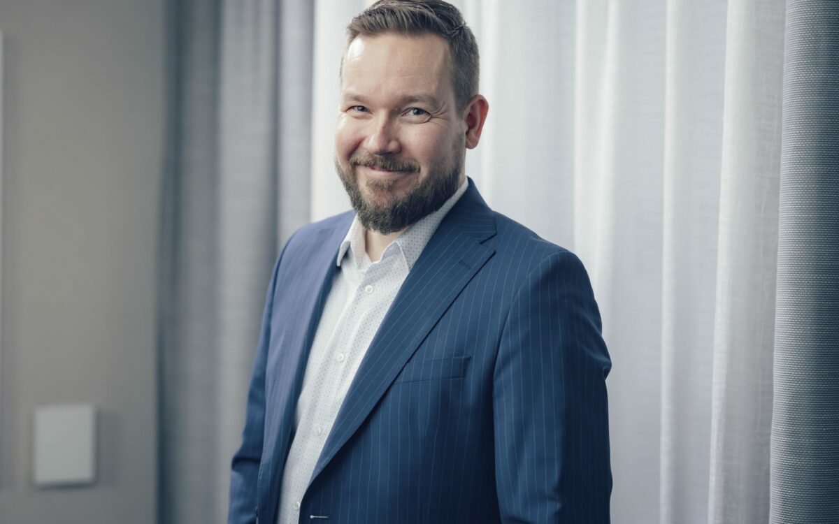 head and shoulders of Tero Holländer
