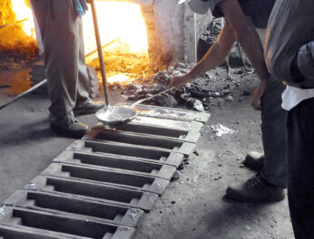 pouring lead