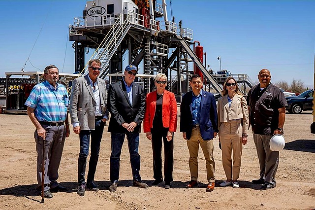Lars Carlstrom seen (second from left) with (L-R) Rod Colwel (CEO, CTR), Jennifer Granholm (US Sec. of Energy), Darya Deliyeva (Programme Director, Italvolt; second from right) and CTR staff.