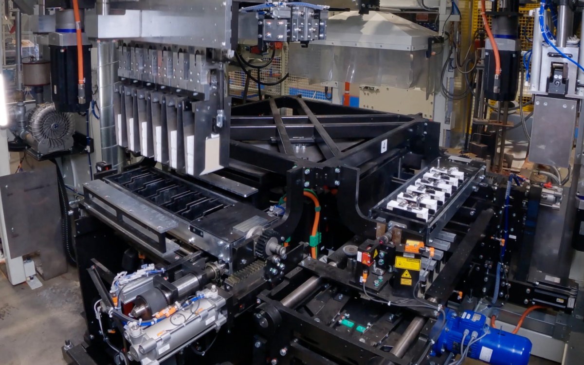 cast-on strap machine