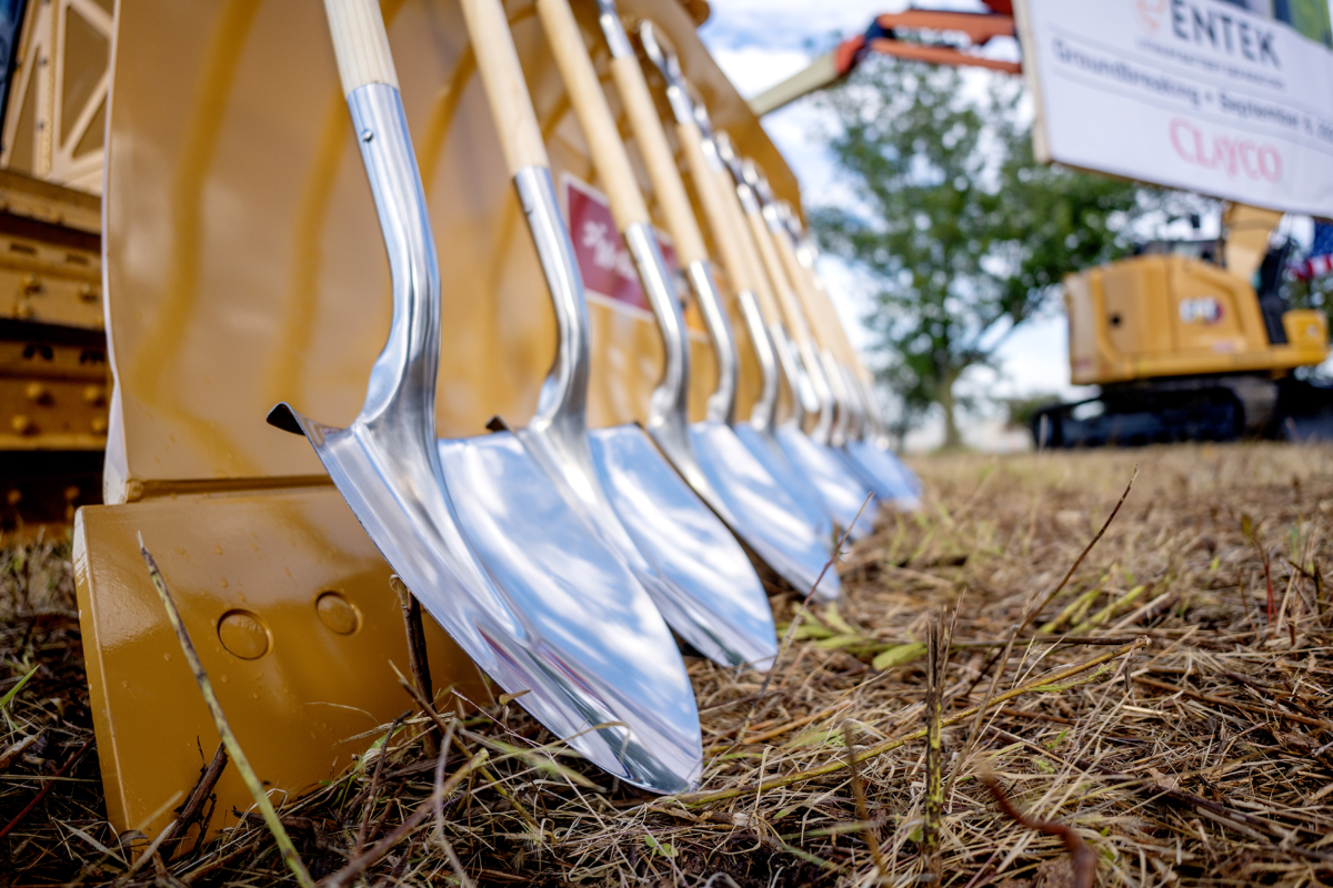 shovels for groundbreaking