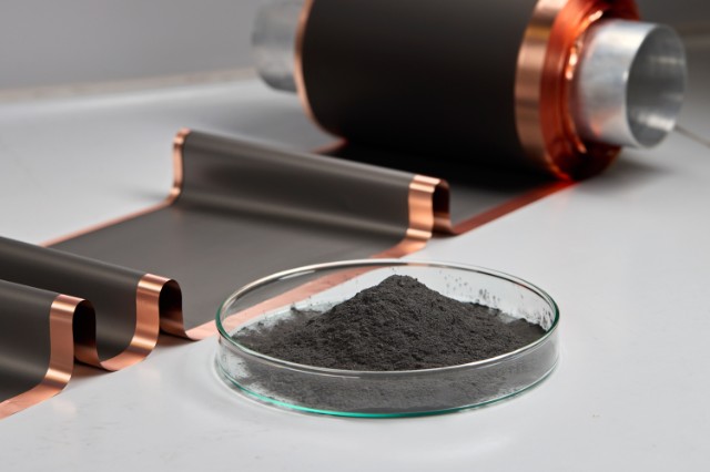 © Fraunhofer/Piotr Banczerows With the new DRYtraec dry transfer technology, electrodes of energy storage cells are coated with a dry film instead of liquid chemicals.